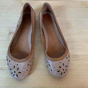 Pikolinos “Pisa style” leather cutout flats